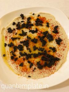 Creamy hummus recipe - paprika, olives and EVOO